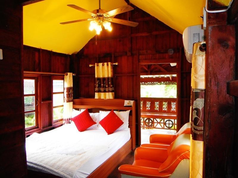 Suksomjai Hotel Районг Стая снимка