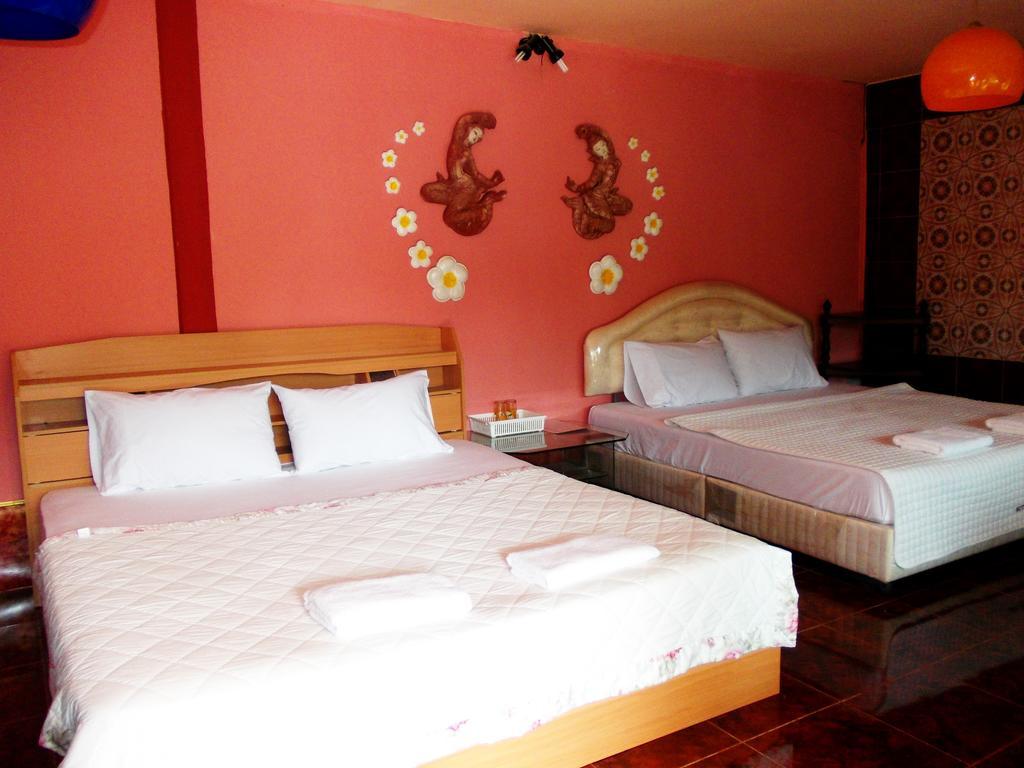 Suksomjai Hotel Районг Екстериор снимка