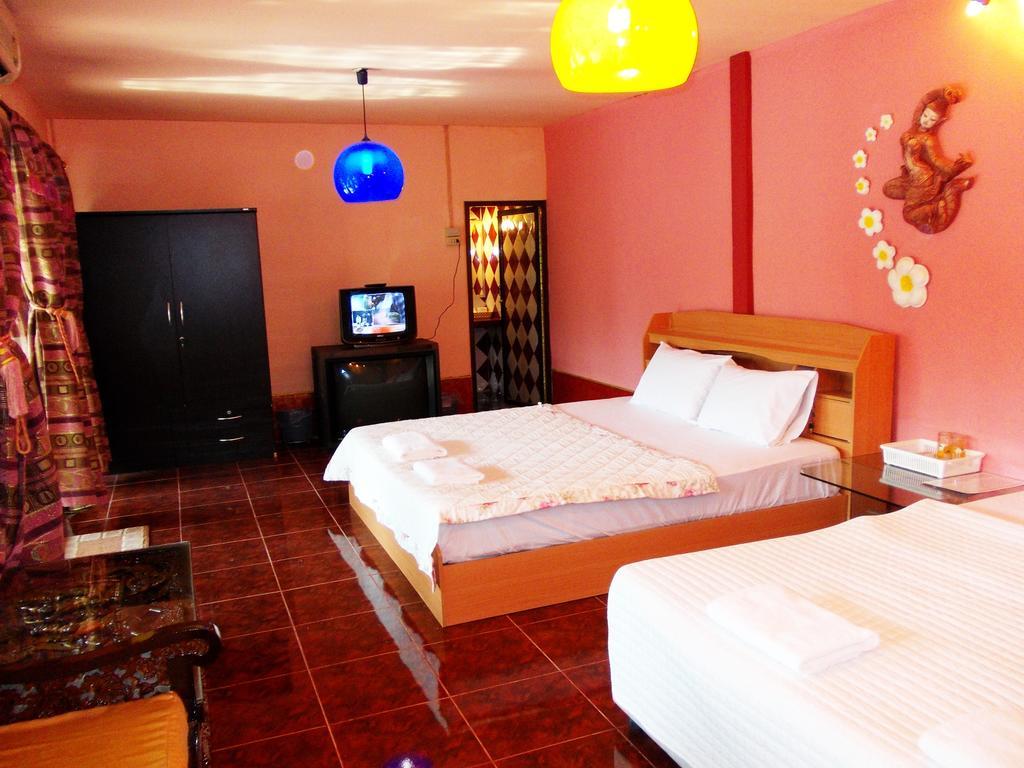 Suksomjai Hotel Районг Екстериор снимка