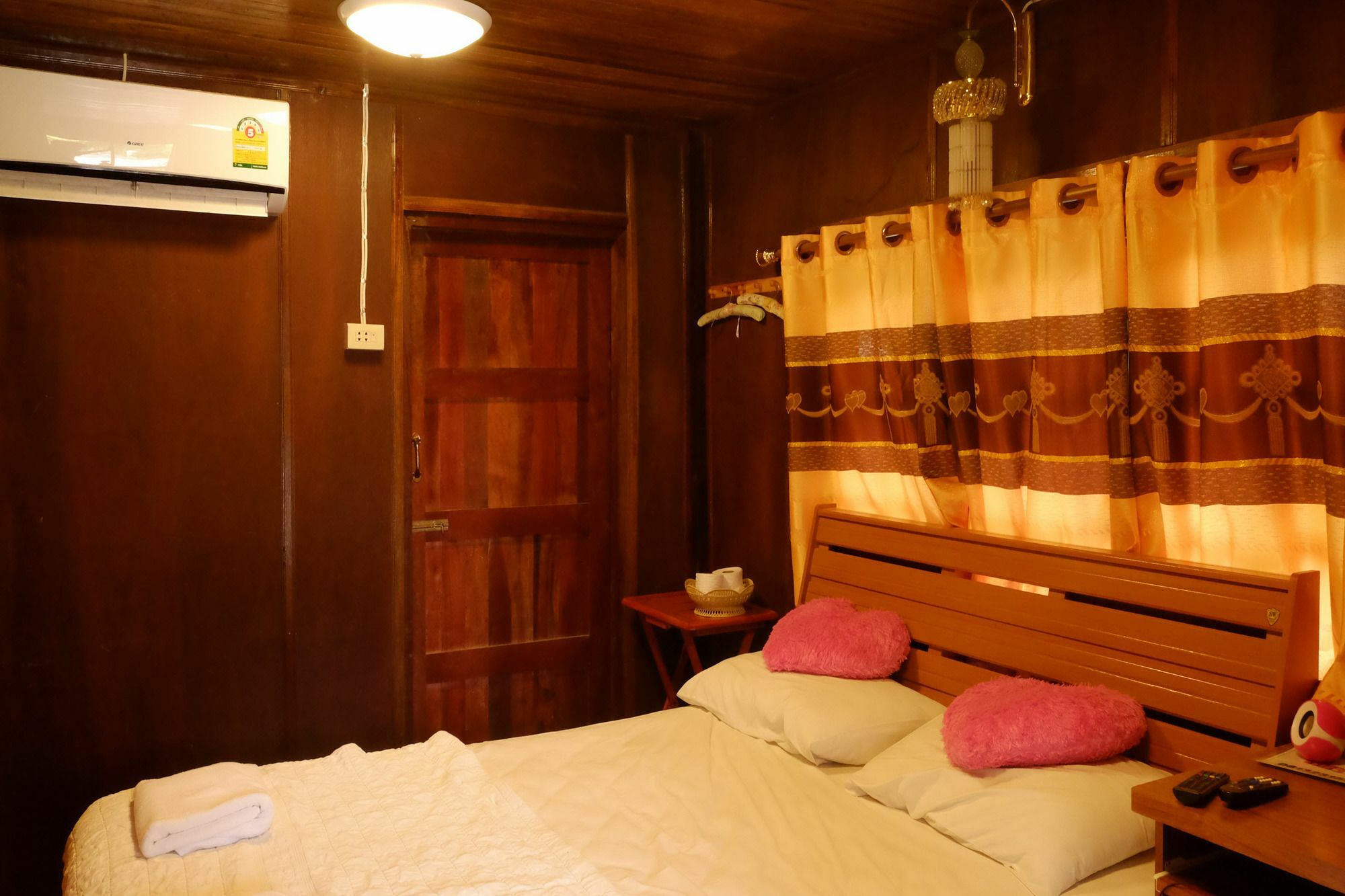 Suksomjai Hotel Районг Екстериор снимка